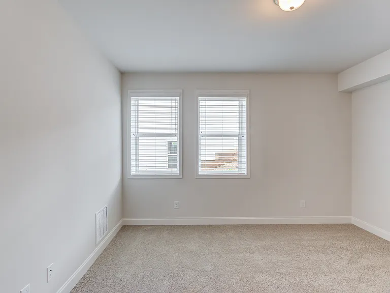 1290 Ainsworth Aly — Photo 31