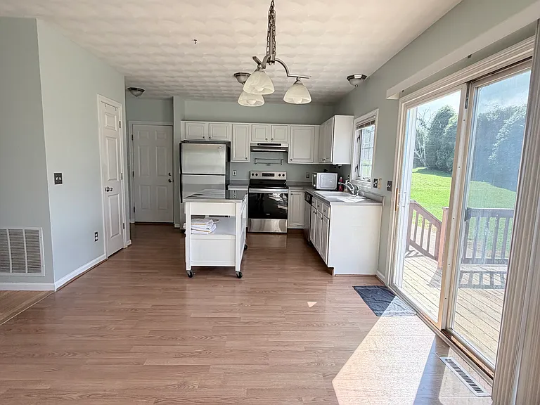 125 Goldenrod Dr #A — Photo 4