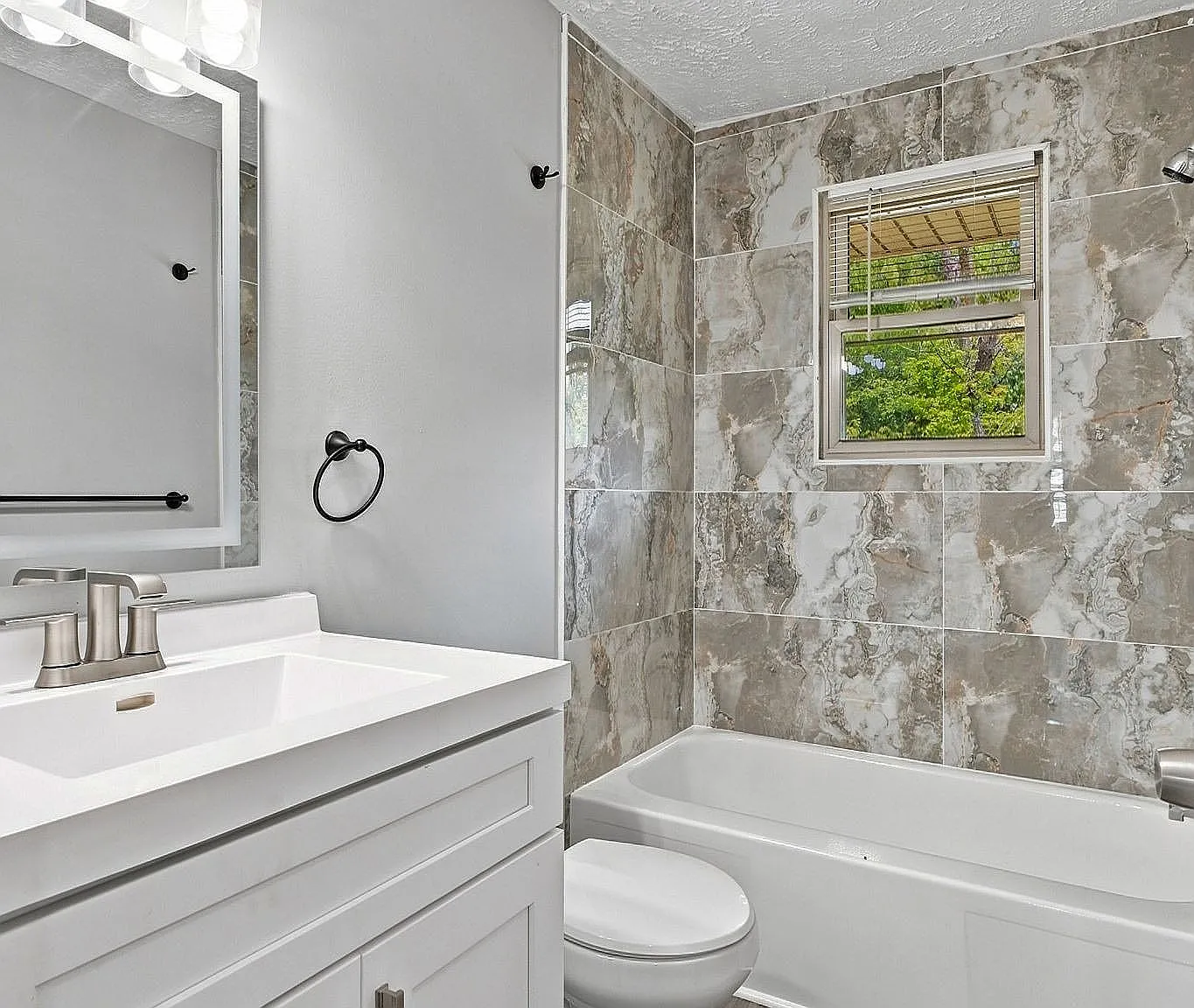 3 bed, 1025 sqft, $2,295 — Photo 4
