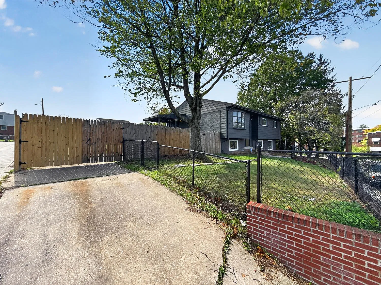 7 bed, 2500 sqft, $6,895 — Photo 3