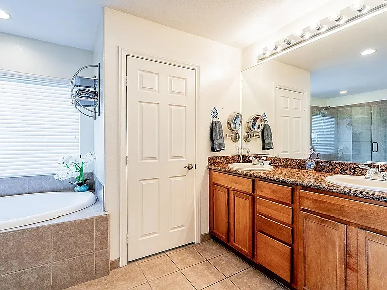 12557 Maui Way — Photo 39