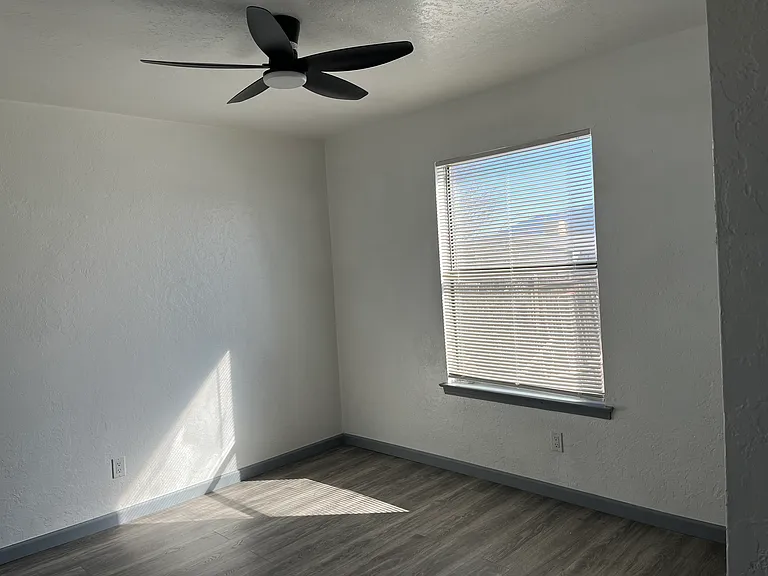Fully Updated 2 Bedroom End Unit in Rio Rancho — Photo 11
