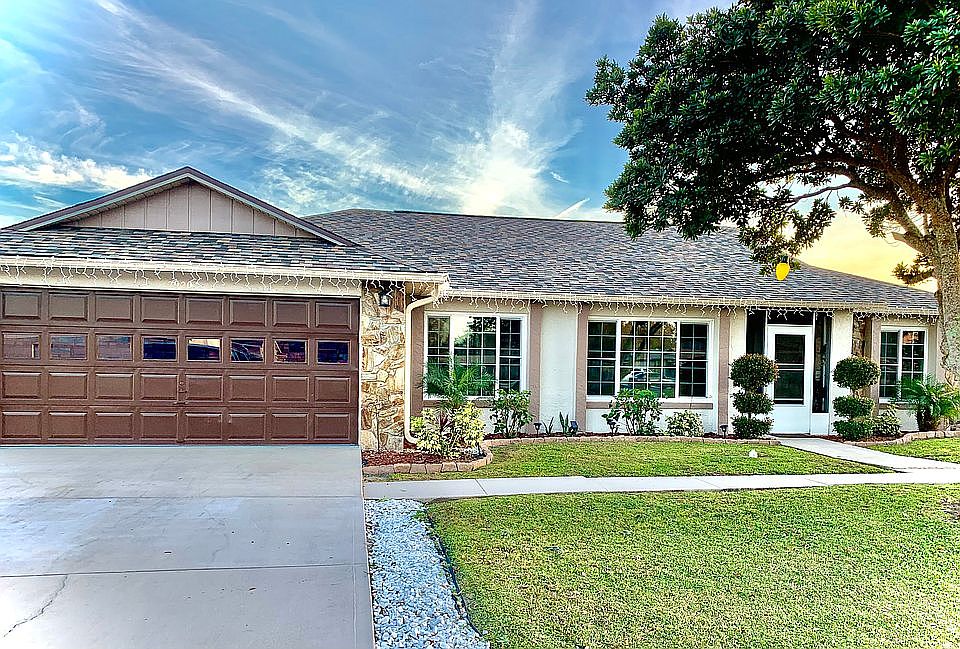 1st image of 2920 Pineridge Cir