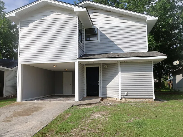 2820 Kirkwood Cir — Photo 1