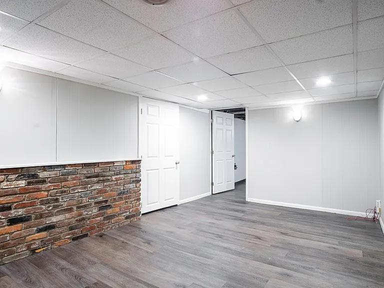 815 Thomas Rd — Photo 24