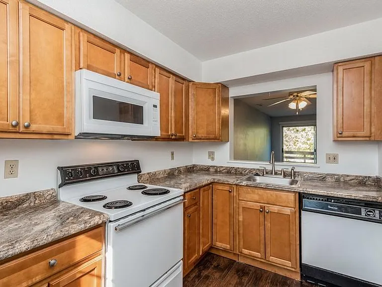 1425 Quinnipiac Ave #208 — Photo 1