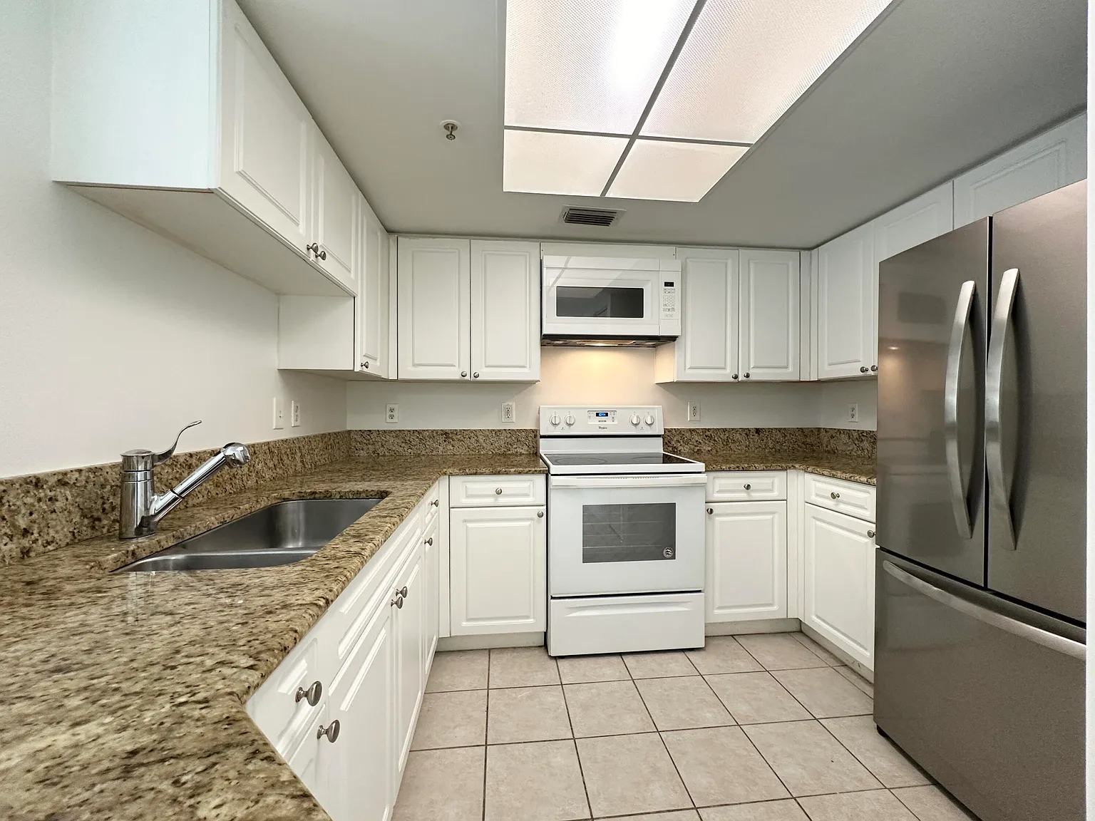 2 bed, 2.0 bath, 1075 sqft, $2,300 — Photo 1