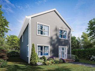 19 Depew St, Huntington, NY 11743