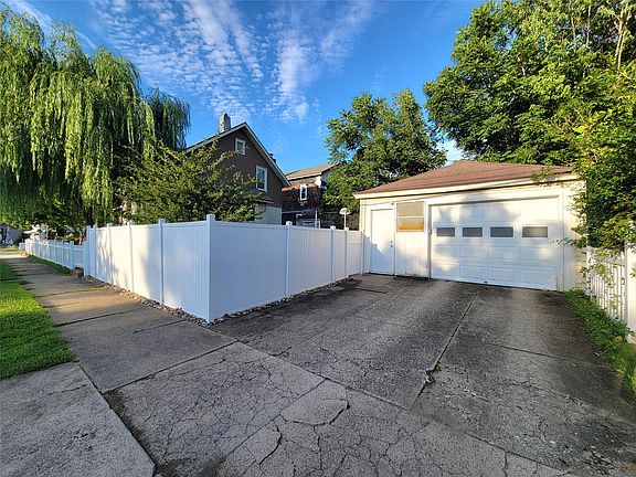 3rd image of 372 Grand Ave