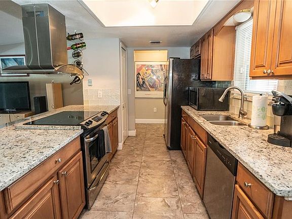 5th image of 8607 Banyan Blvd