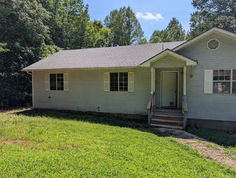 383 The Pines Ln