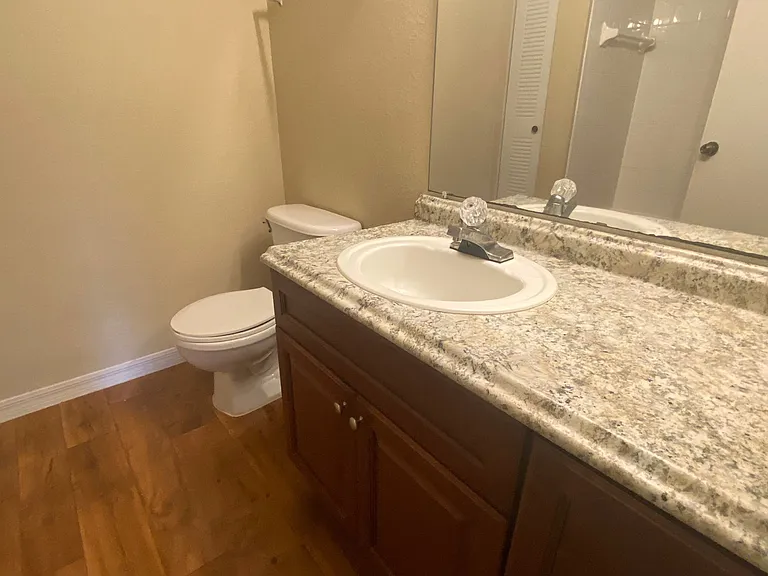 Waterford Pointe Apartments — Photo 33