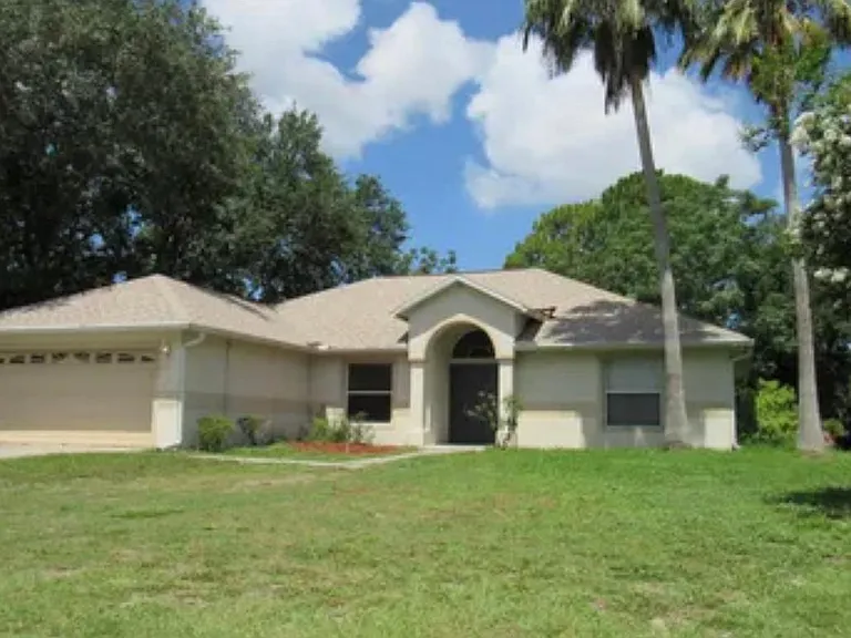 1896 E Normandy Blvd — Photo 1