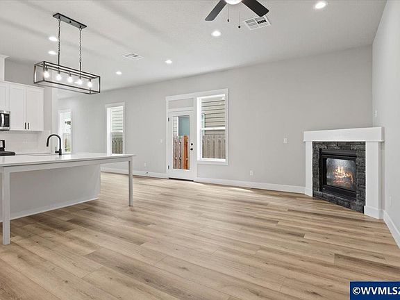 3rd image of 1026 Sassafras St