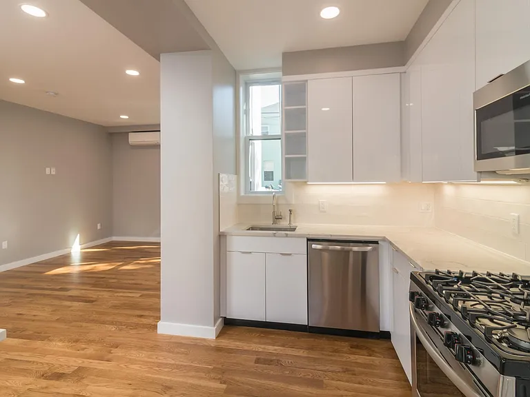 86 Main St #3 — Photo 12