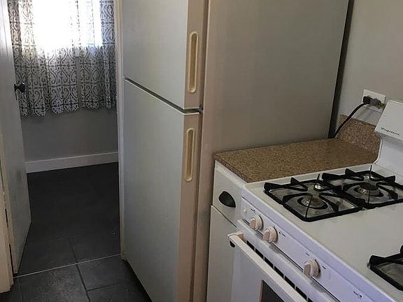 5th image of 827 Forest St #A