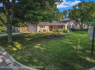 404 Gainsborough Dr, East Lansing, MI 48823