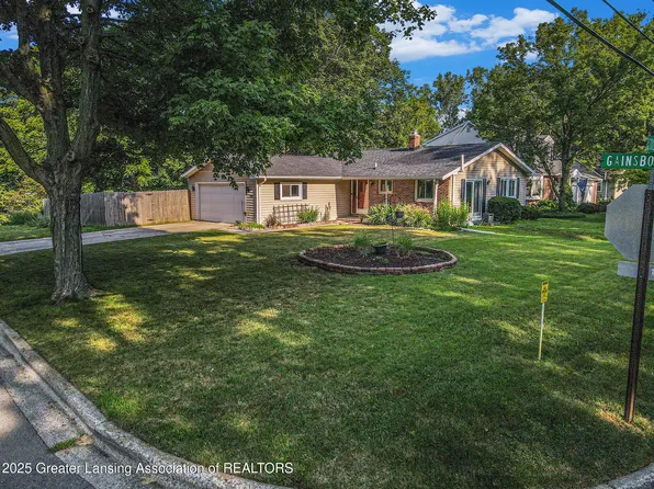 404 Gainsborough Dr, East Lansing, MI 48823