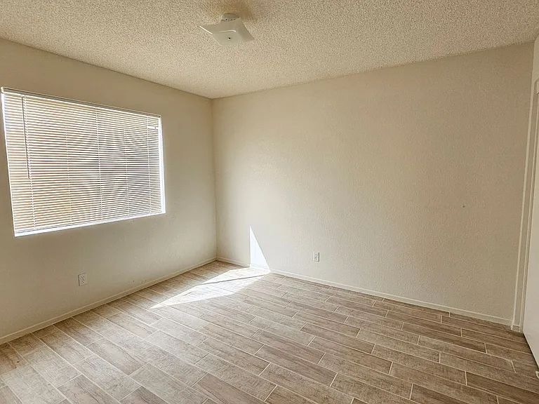 8124 Underwood Ave — Photo 8