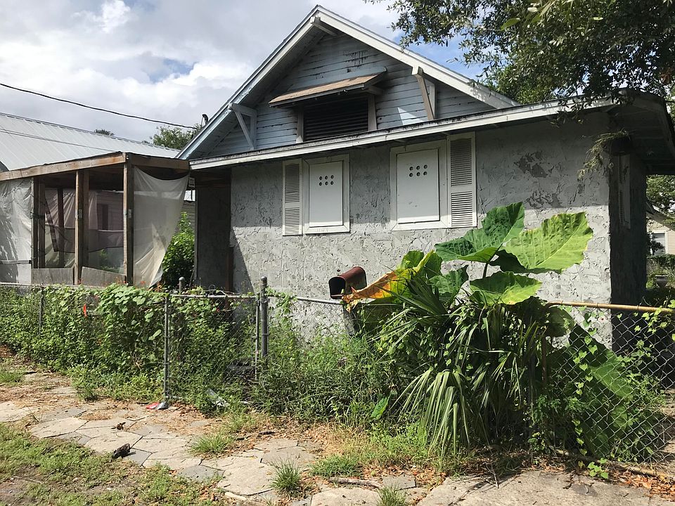 2nd image of 1143 E 15th St