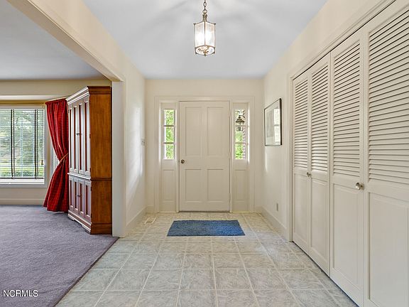 5th image of 723 Gaston Drive