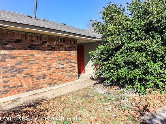 2nd image of 601 NW 121st Ter