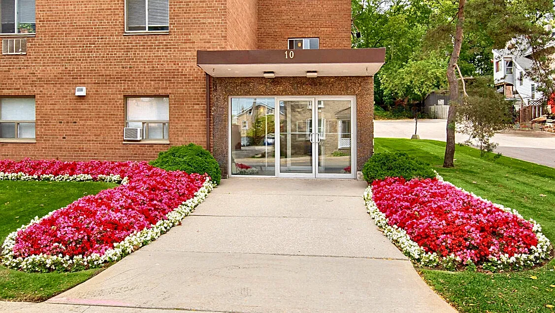 Cedar Towers Apartments - Choose your rent level - Call for Details - All utilities — Photo 2