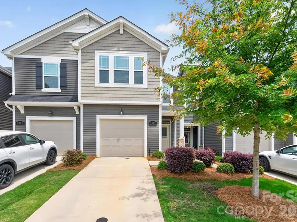 1211 Bigelow St, Charlotte, NC 28269