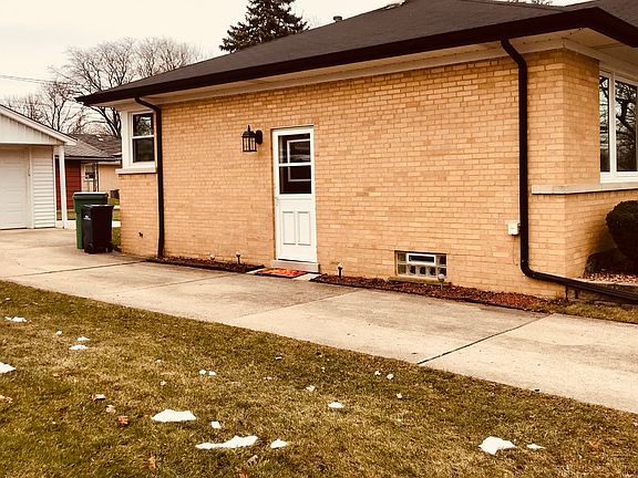 2nd image of 1827 Boeger Ave