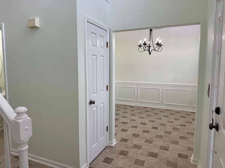 136 Madelia Pl — Photo 6