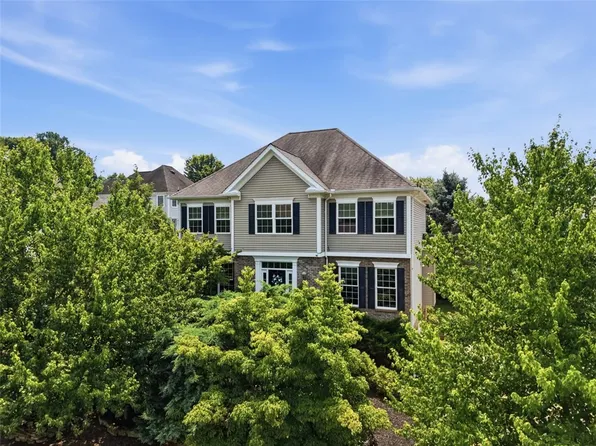 202 W Vanderbilt Dr, Mars, PA 16046