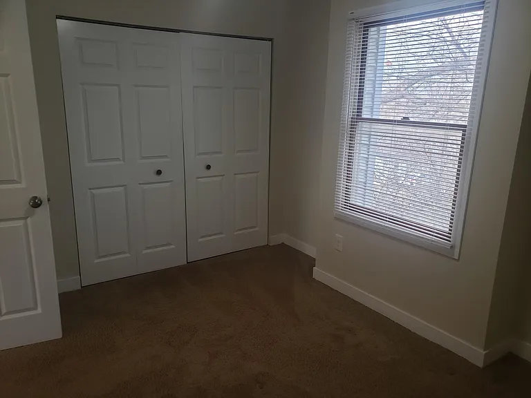 505 College Ave NE #F — Photo 2