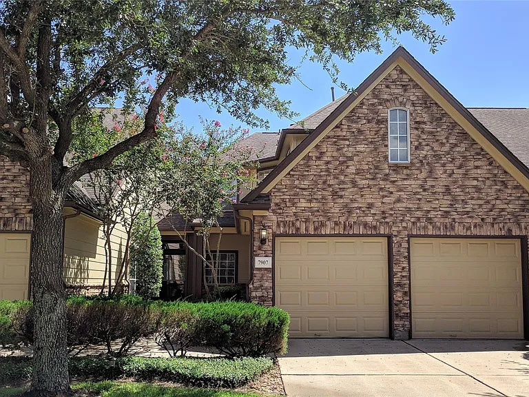 7907 Glenn Cliff Dr — Photo 1