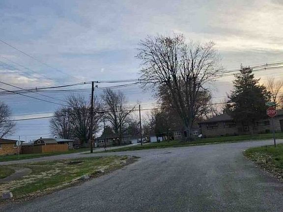 Exterior Neighborhood (street photo)
