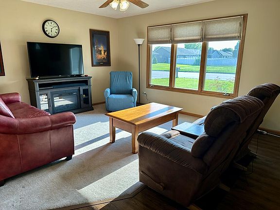 2nd image of 1037 Sun Valley Dr