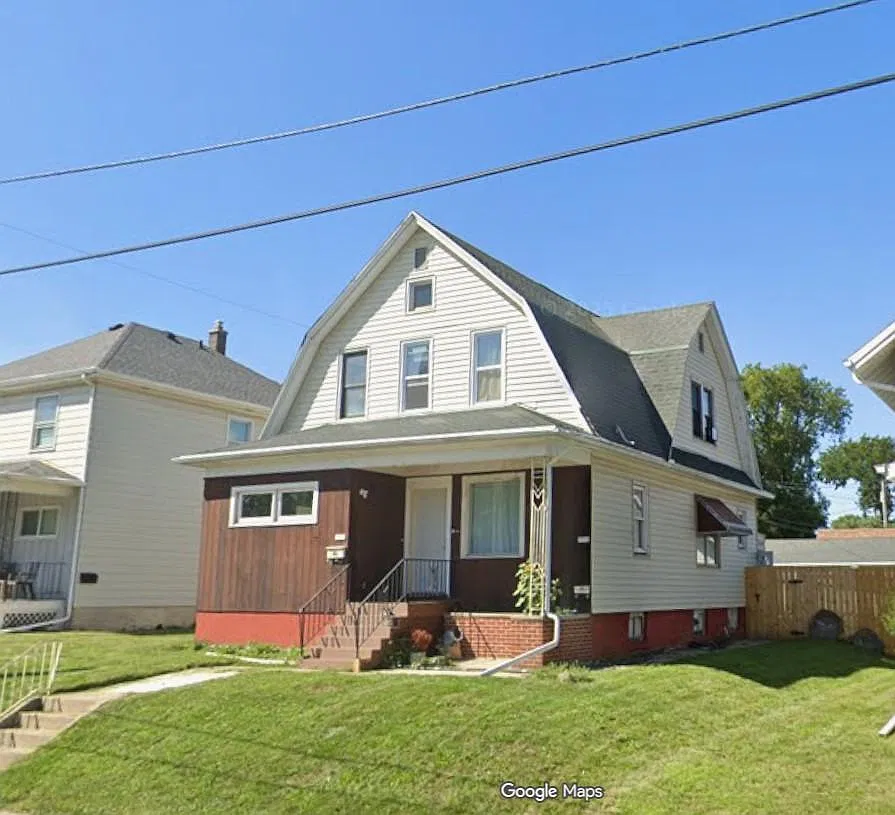 1910 Martin Ave — Photo 1