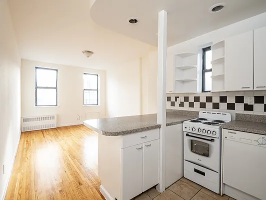 Rented by City Connections Realty | media 2