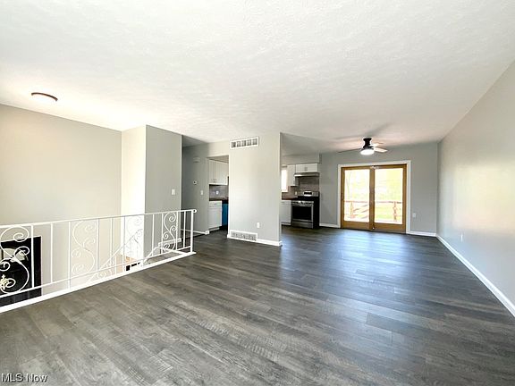 3rd image of 6753 Shelly Dr