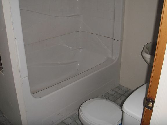 4th image of 414 Ivanhoe St NE