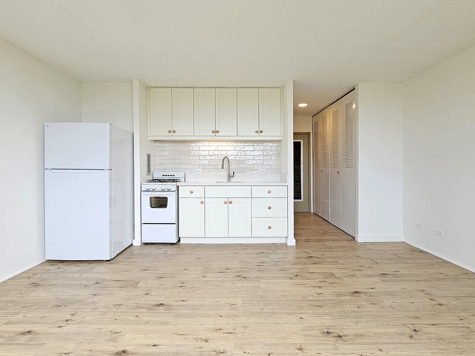 Studio, 360 sqft, $1,700 — Photo 1