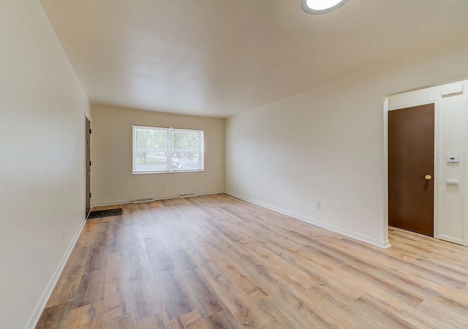 (483) 5830-44 Bermuda Rd — Photo 2
