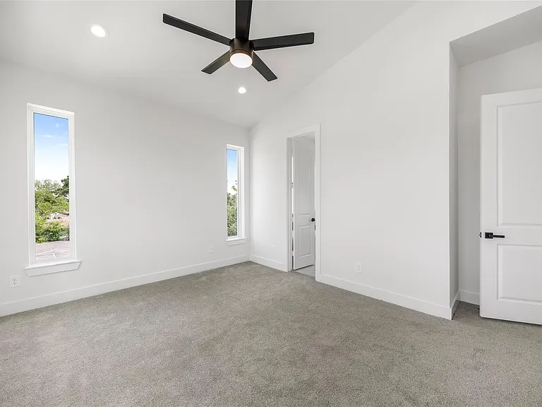 947 Green Meadow Ln #B — Photo 10
