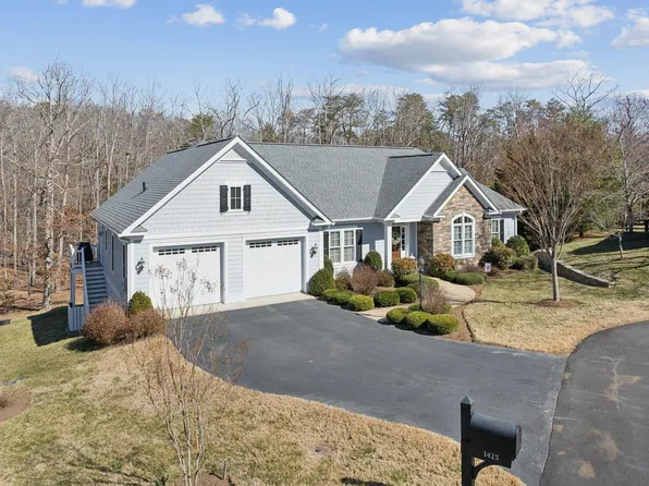 1425 Sunderland Ln, Keswick, VA 22947