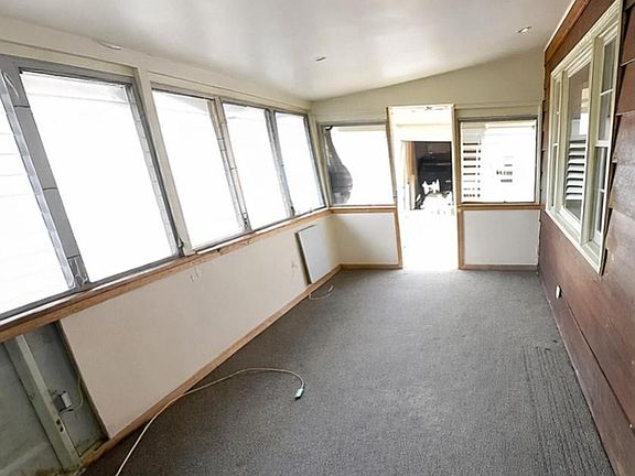 3rd image of 1502 Garst Rd