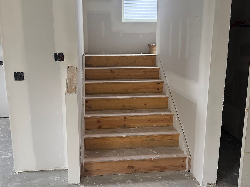 2nd image of 1082 Tomahawk Pl