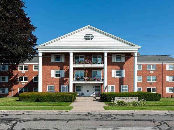 1249 Lakeshore Dr APT 124, Muskegon, MI 49441