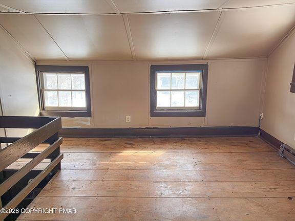 5th image of 565 River Rd