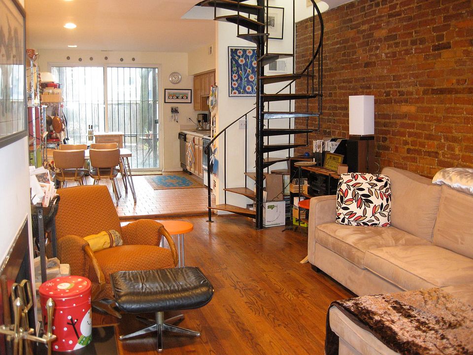 2nd image of 249 Warren St NE