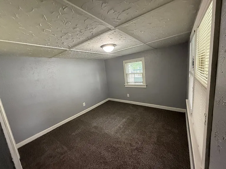 805 Rhodes Ave — Photo 9