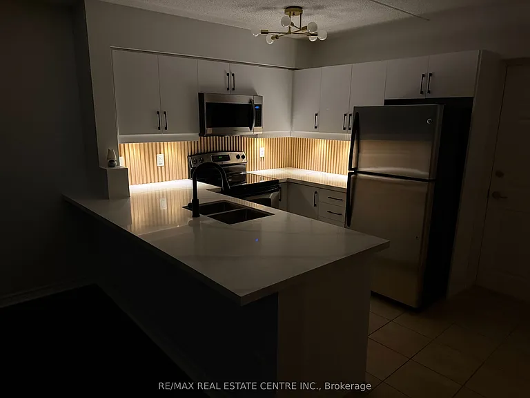 1370 Main St E #103 — Photo 6